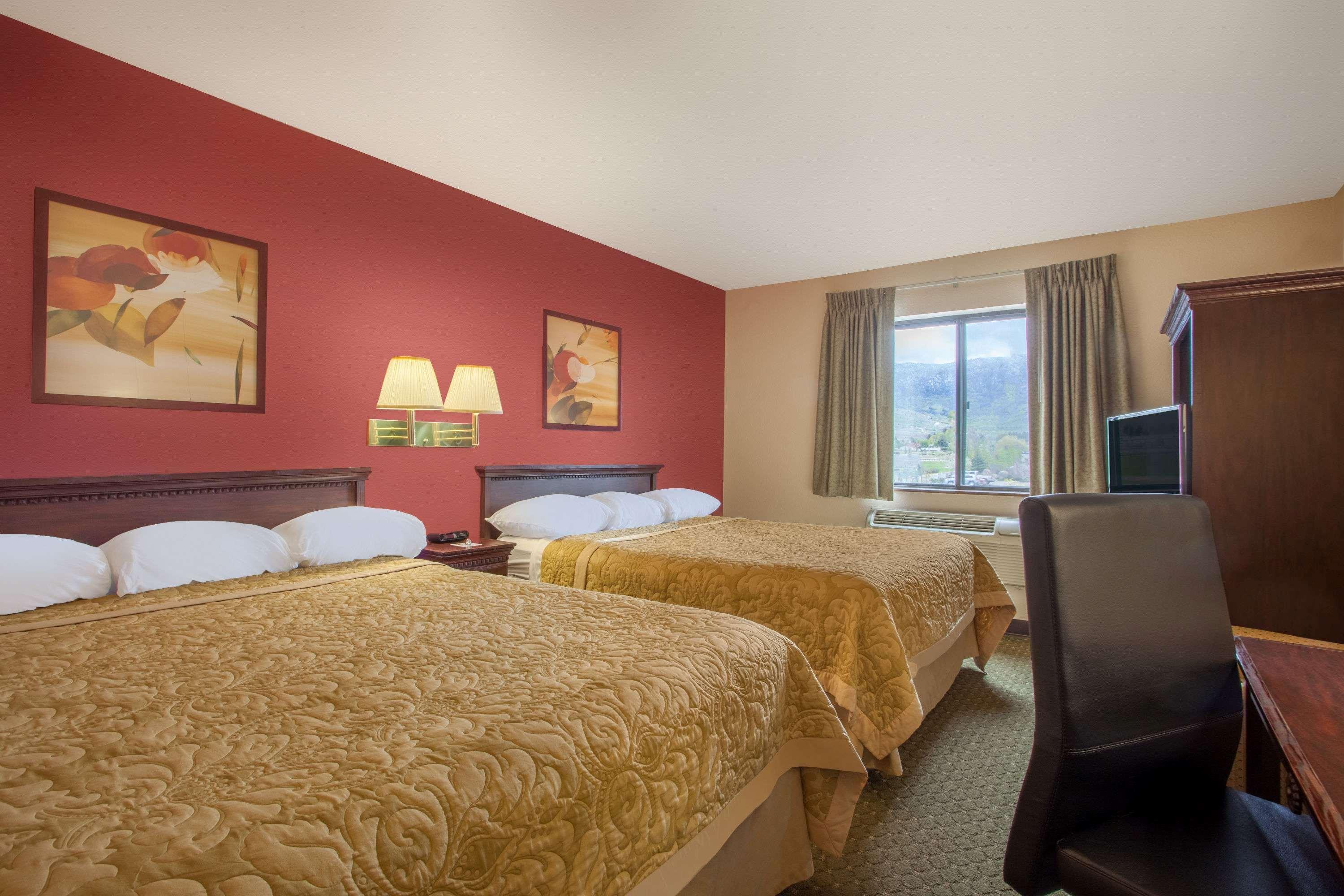 Super 8 By Wyndham Butte Mt Motel Luaran gambar