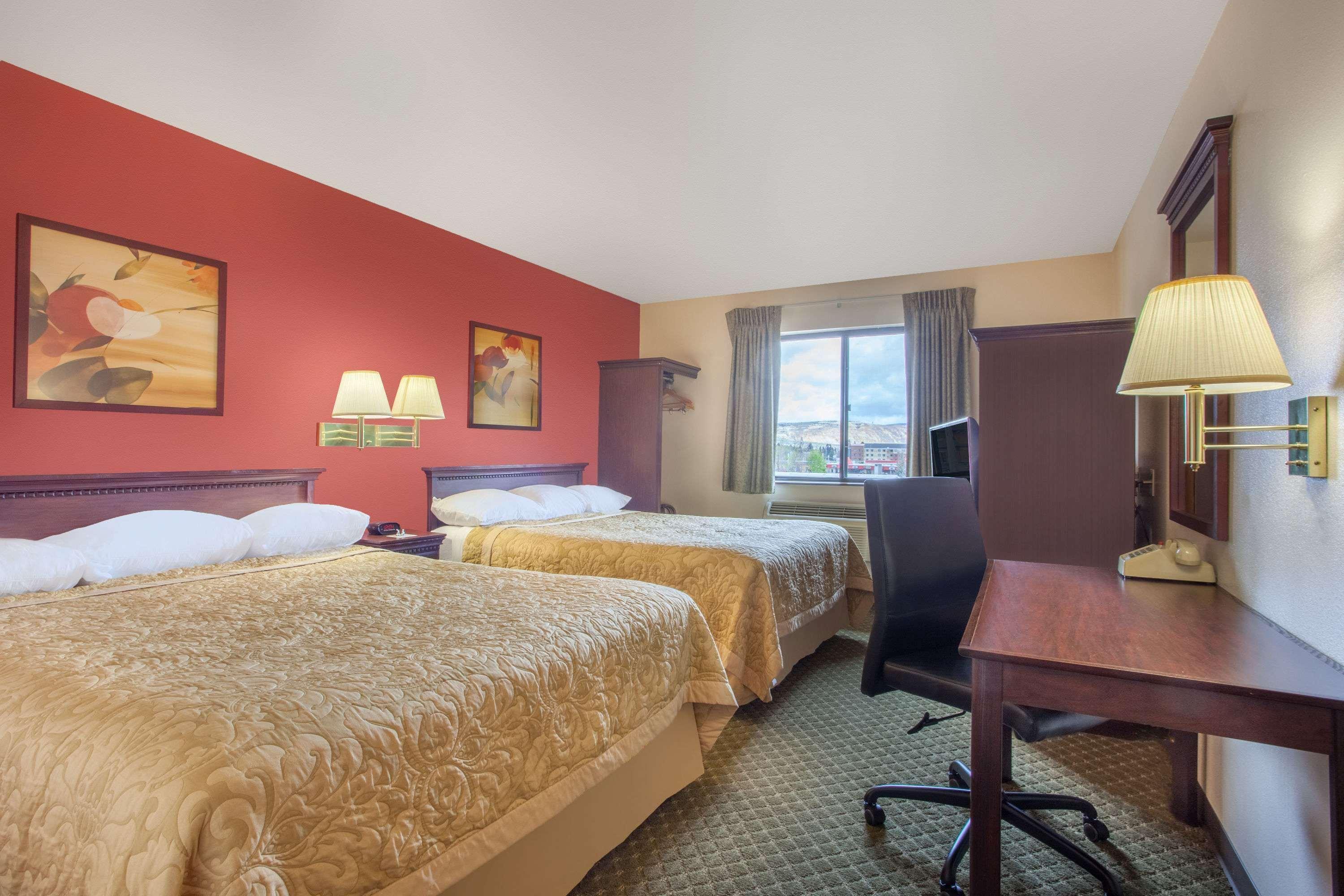 Super 8 By Wyndham Butte Mt Motel Luaran gambar