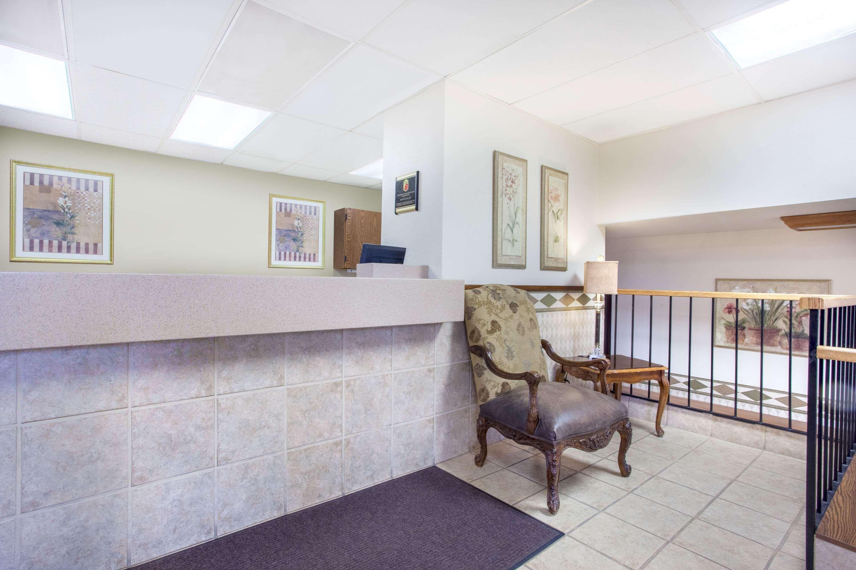 Super 8 By Wyndham Butte Mt Motel Luaran gambar