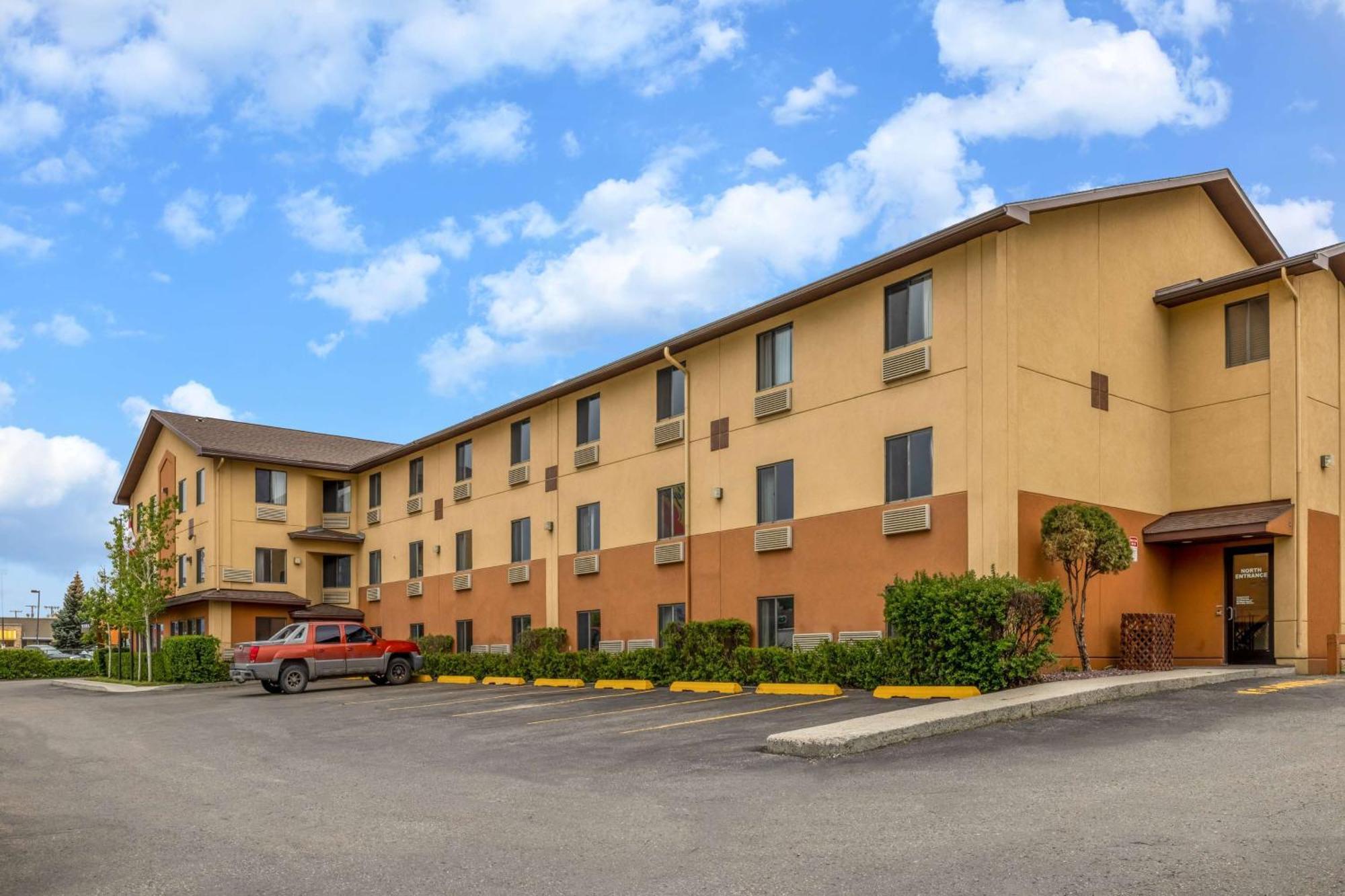 Super 8 By Wyndham Butte Mt Motel Luaran gambar